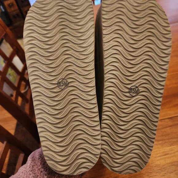 Cushionaire tan suede women shoes Brand new size 8.5 slip on mules platform - Picture 4 of 4